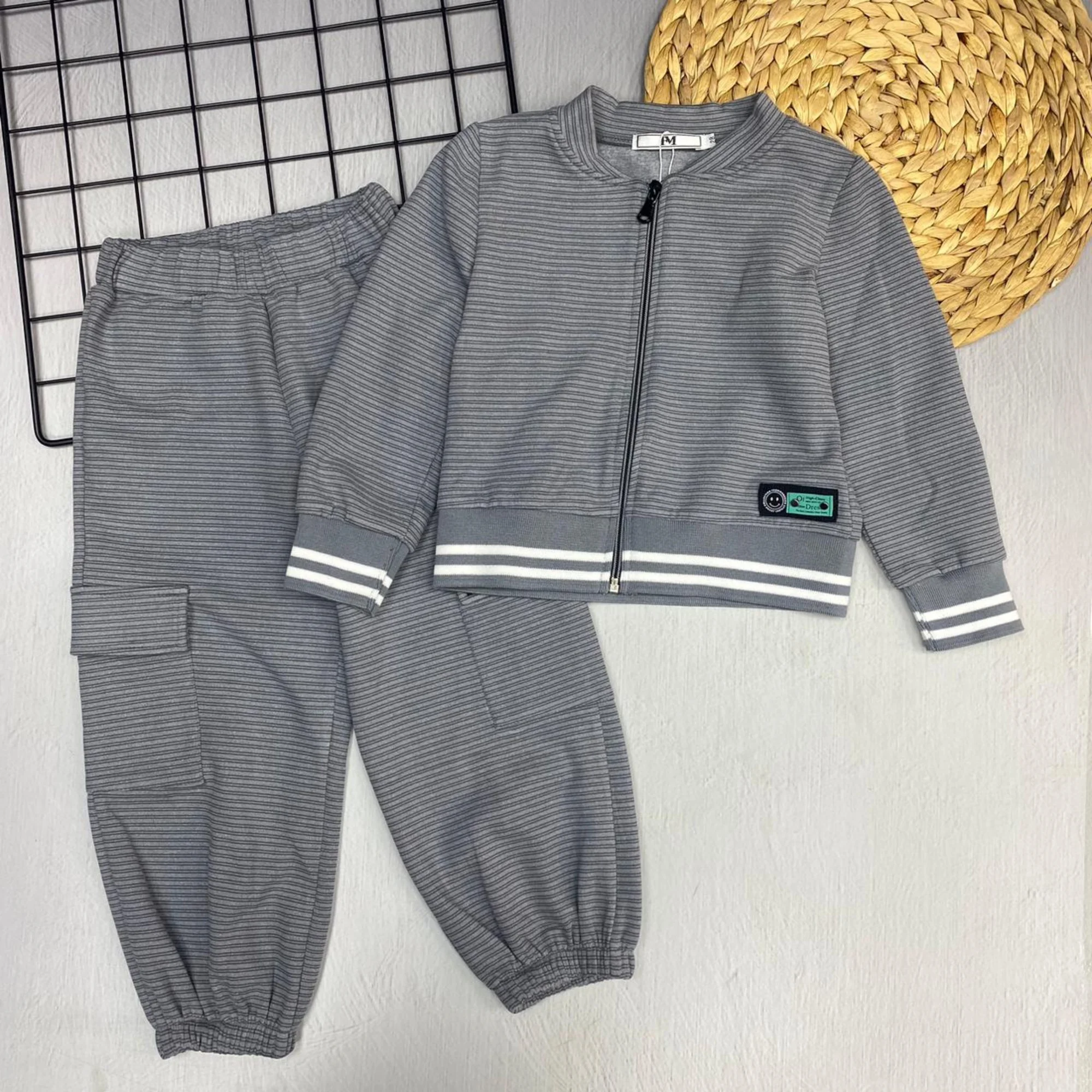 Цена штучно: 1000руб Цена оптом: 850руб упак. 5шт=4250руб Костюм двойка, хлопок Размеры 98