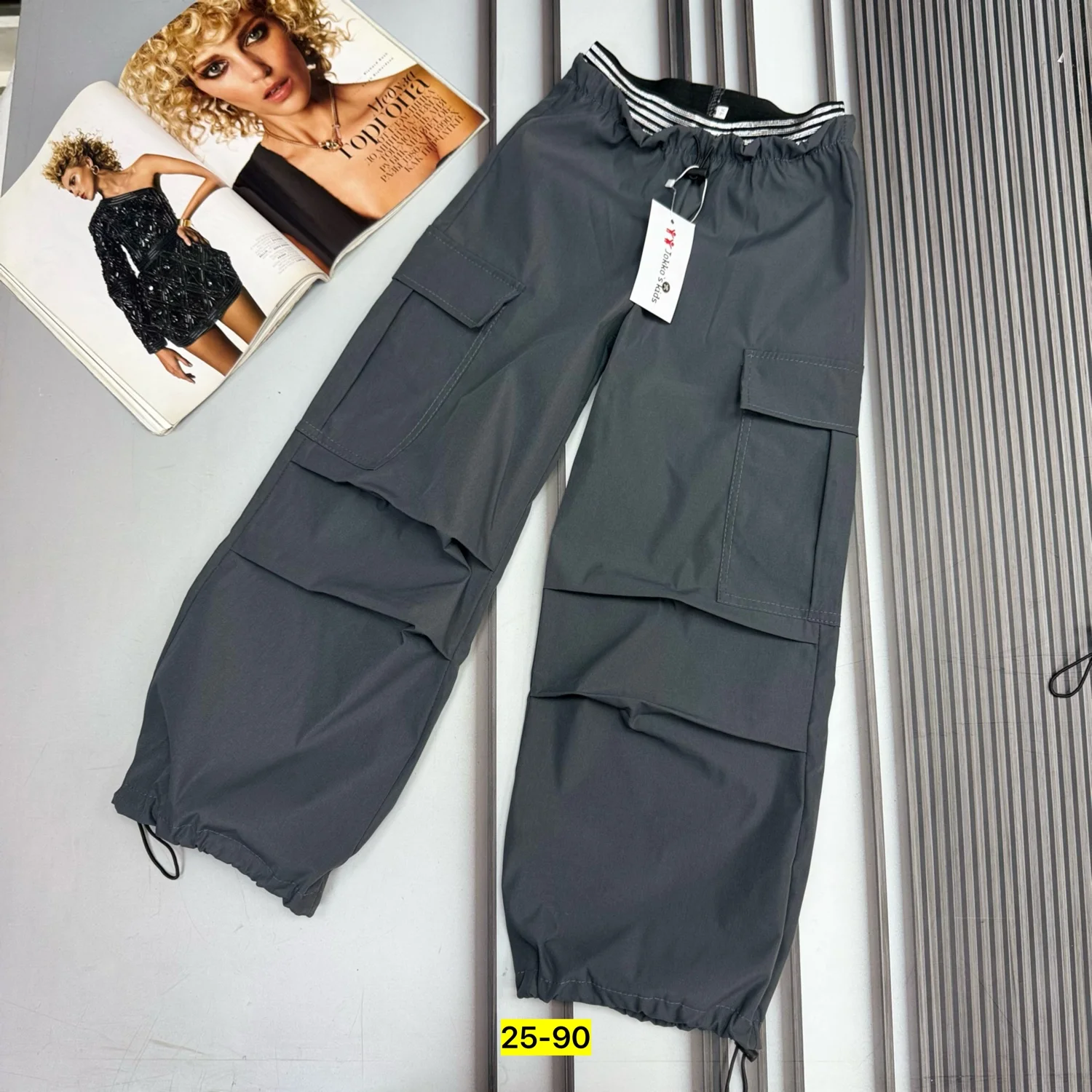 Цена штучно: 600руб Цена оптом: 550руб упак. 5шт=2750руб Спортивные штаны, плащевка Размер