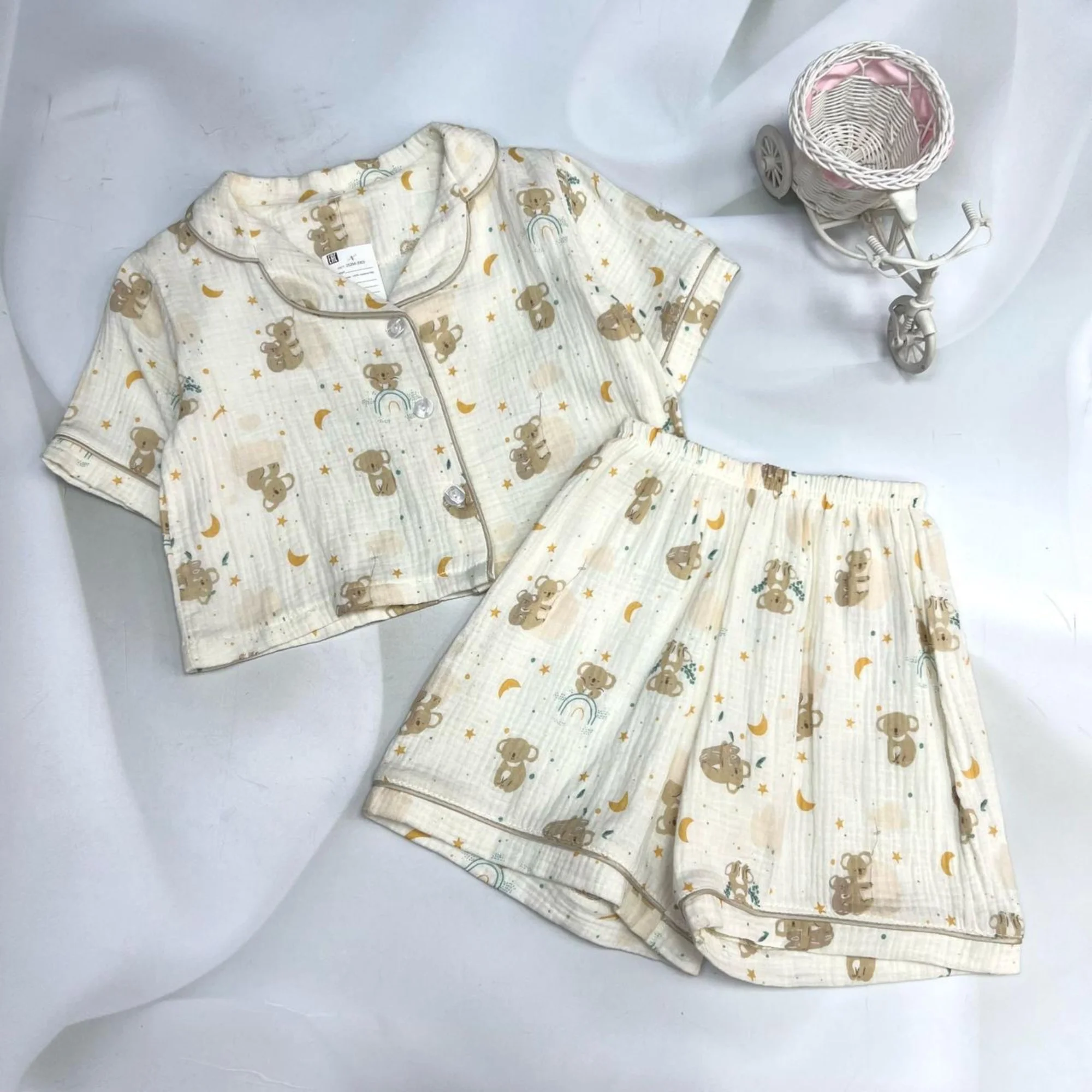 Цена штучно: 800руб Цена оптом: 700руб упак. 5шт=3500руб Пижама, муслин Размеры 104-110-11