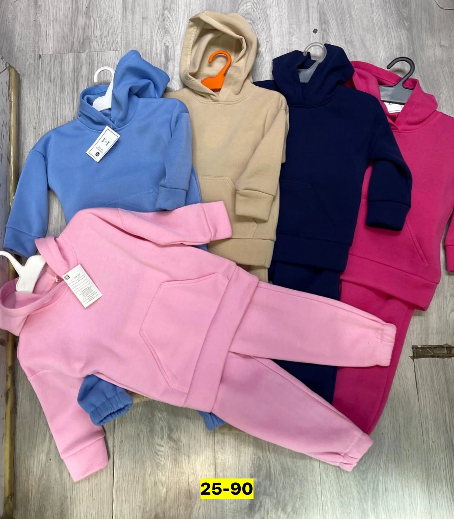 Цена штучно: 600руб Цена оптом: 600руб упак. 5шт=3000руб Костюм двойка, атлас Размеры 86-9