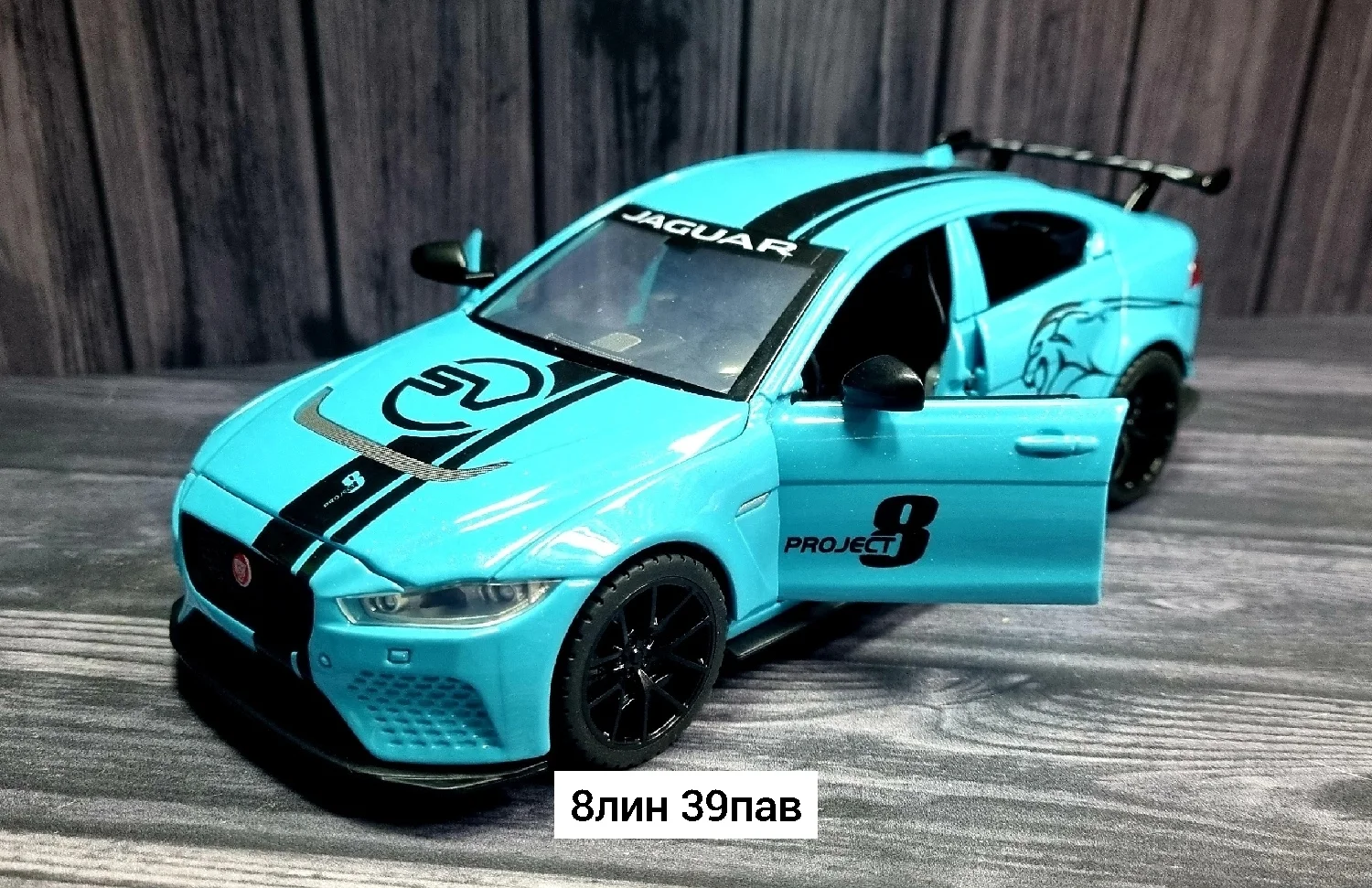 Игрушка, металл Металлическая коллекционная машинка 1:24 Jaguar, свет звук Размер машина 2