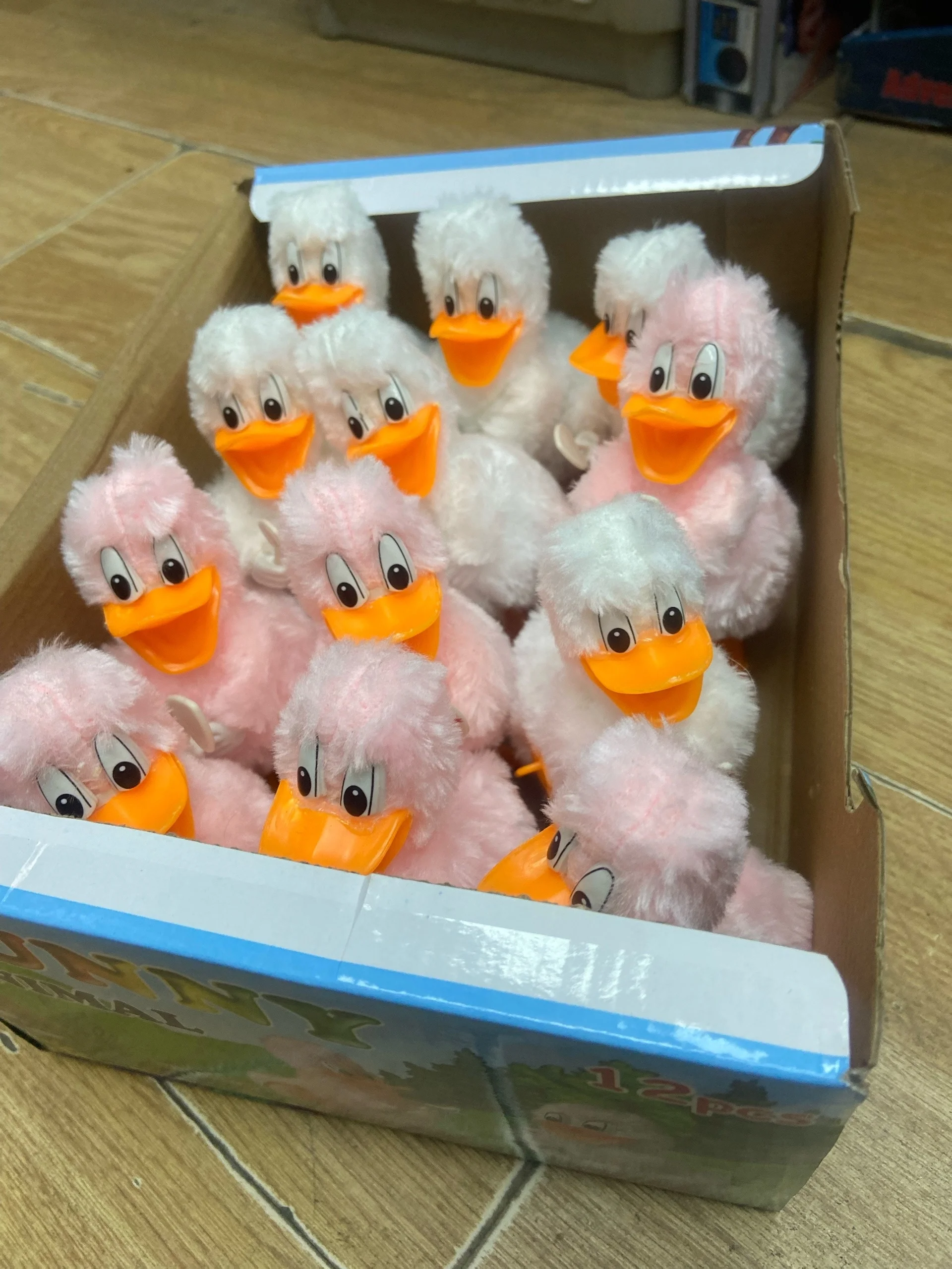 Заводной утенка в 2 расцветках . Цена за 1 шт 100 . Цена 12