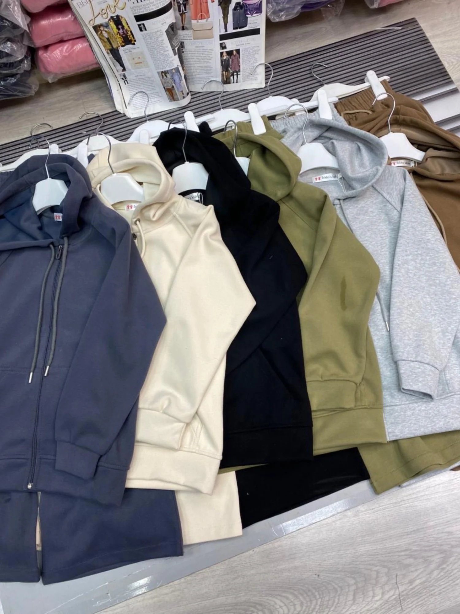 Цена штучно: 2300руб Цена оптом: 2200руб упак. 5шт=11000руб Костюм двойка, хлопок Размеры