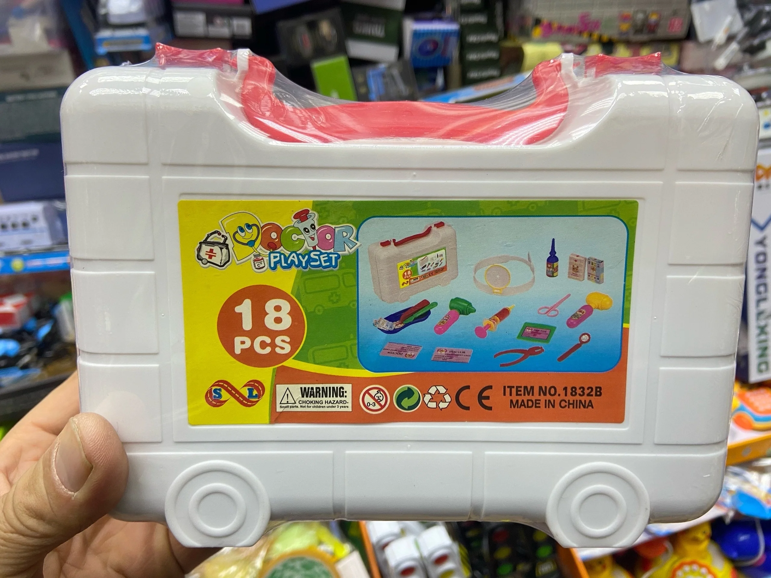 Распродажа . Детский набор доктор 18 предметов в чемодане. Цена 300