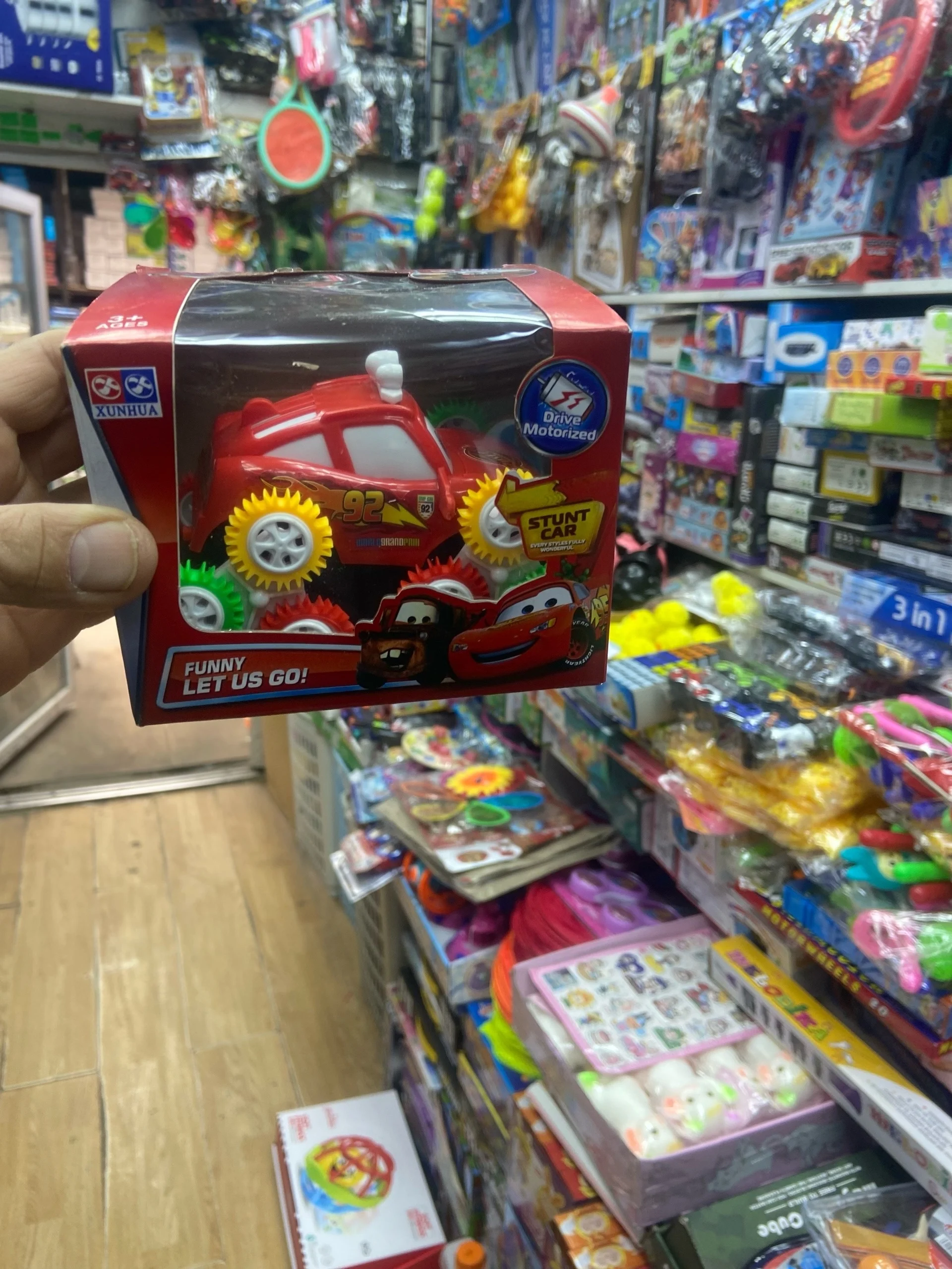 Разные машина перевертыш на батарейках . Цена 200 . Цена 5 180=900