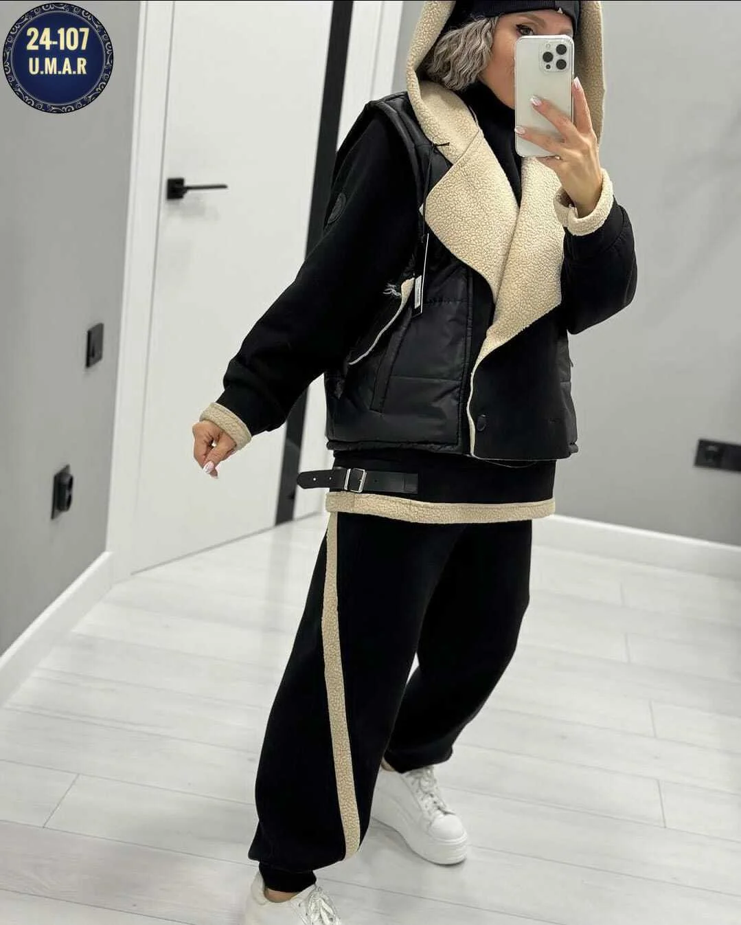 Теплый костюм - тройка, состоит из жилетки, худи и джоггеров Цена 2000 Ткань флис