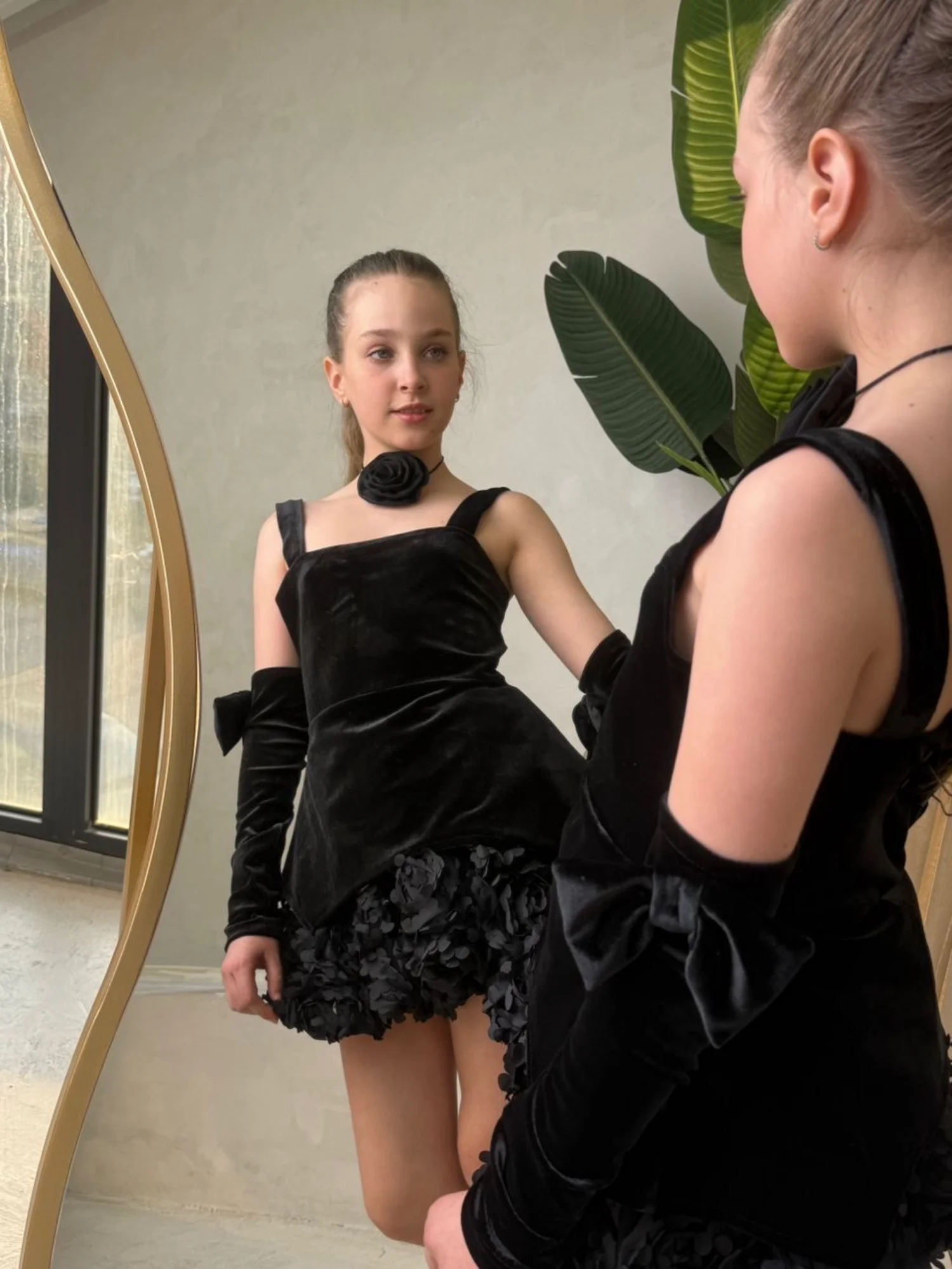 Цена штучно: 1800руб Цена оптом: 1700руб упак. 4шт=6800руб Костюм двойка, бархат Размеры 1