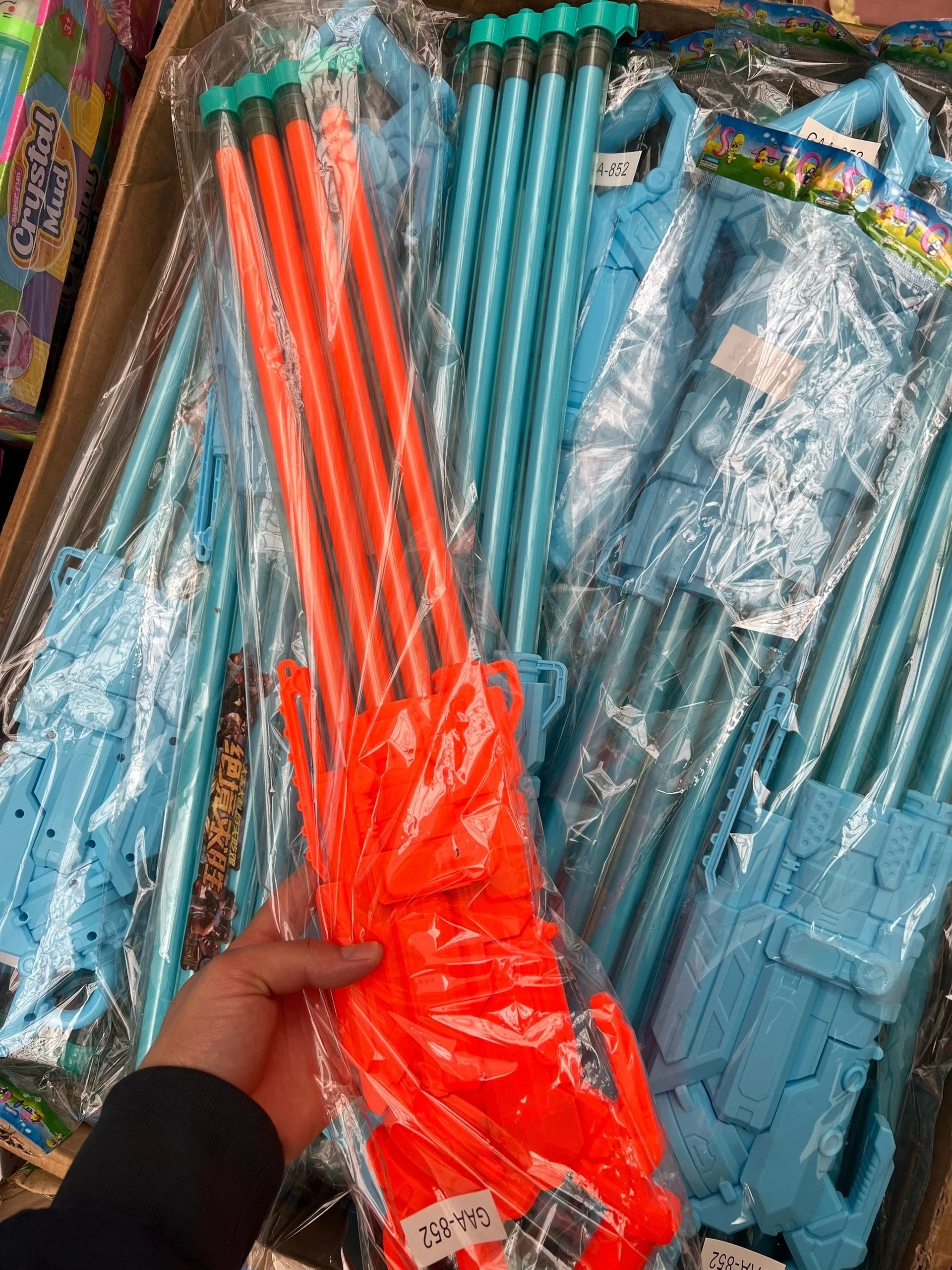 В наличии Водяные брызги игрушки 59cm Цена 600 руб Место 9-37