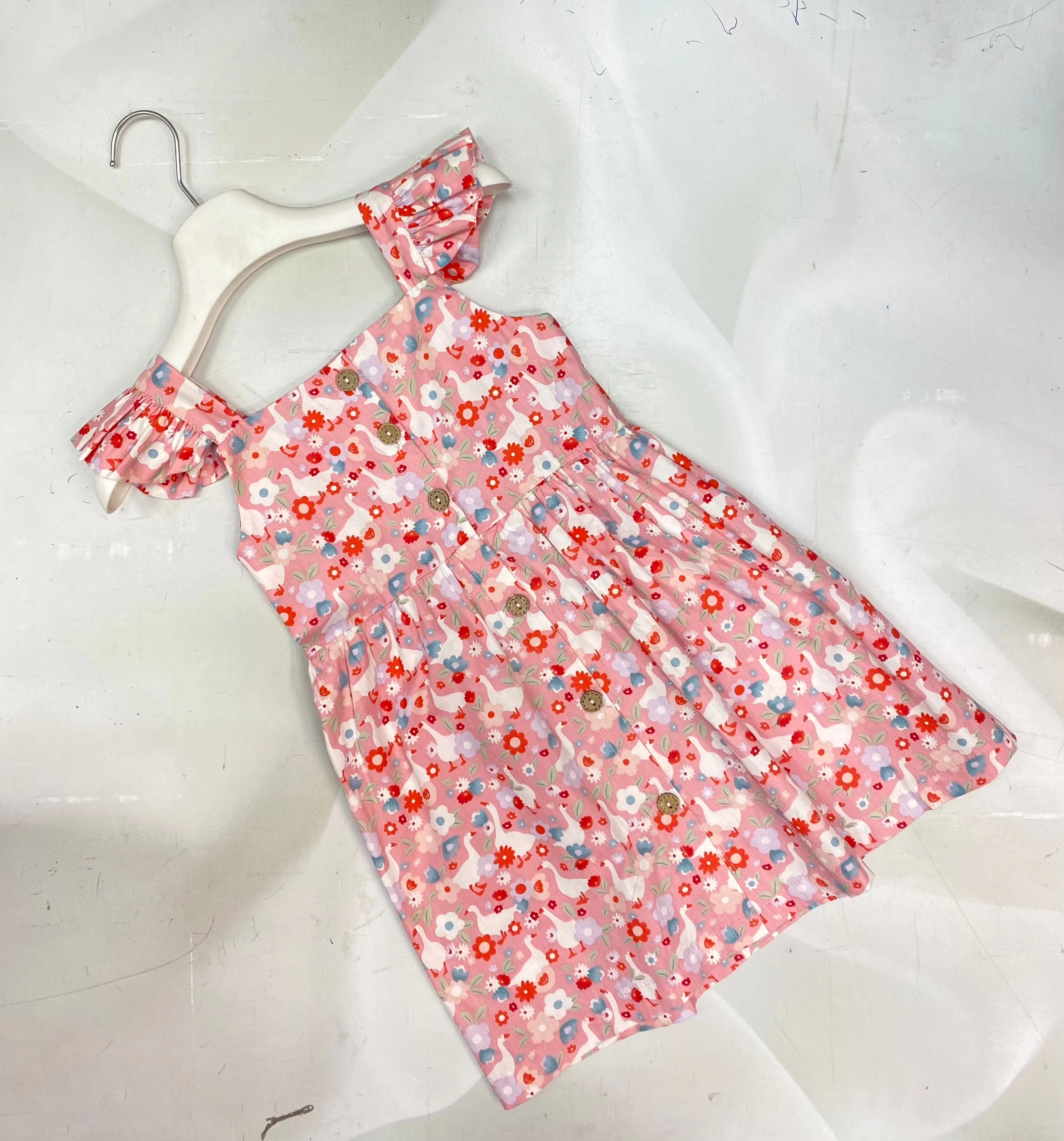 Цена штук 700 Цена упаковки 600 4 =2400 Сарафана Размер 92-92-104-110-116