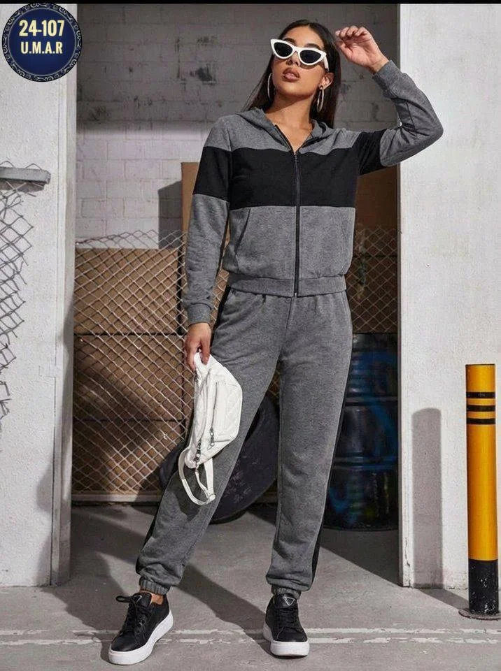 Распродажа Цвета без выбора Очаровательная костюм Двойка Размеры 44.46.48.50.52.54 Цена 60