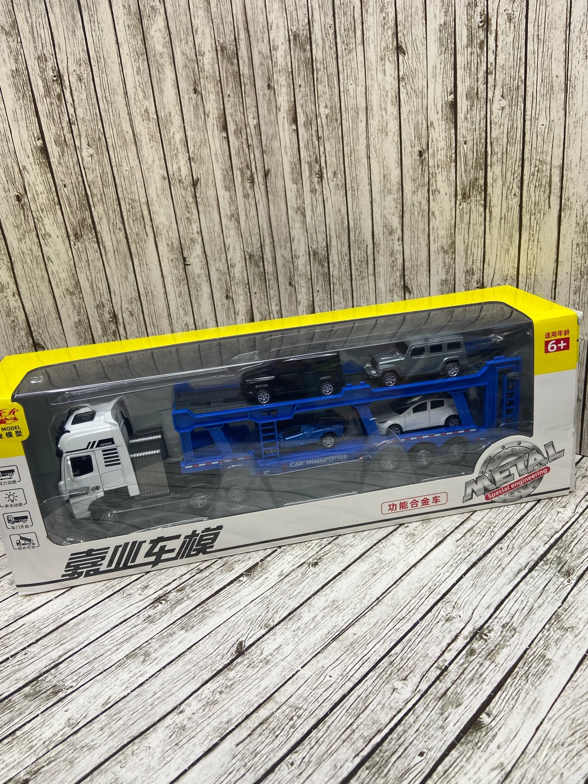 Грузовик с прицепом 1:50, инерционный, световые эффекты. Цена 1500 . Масштабная модель гру