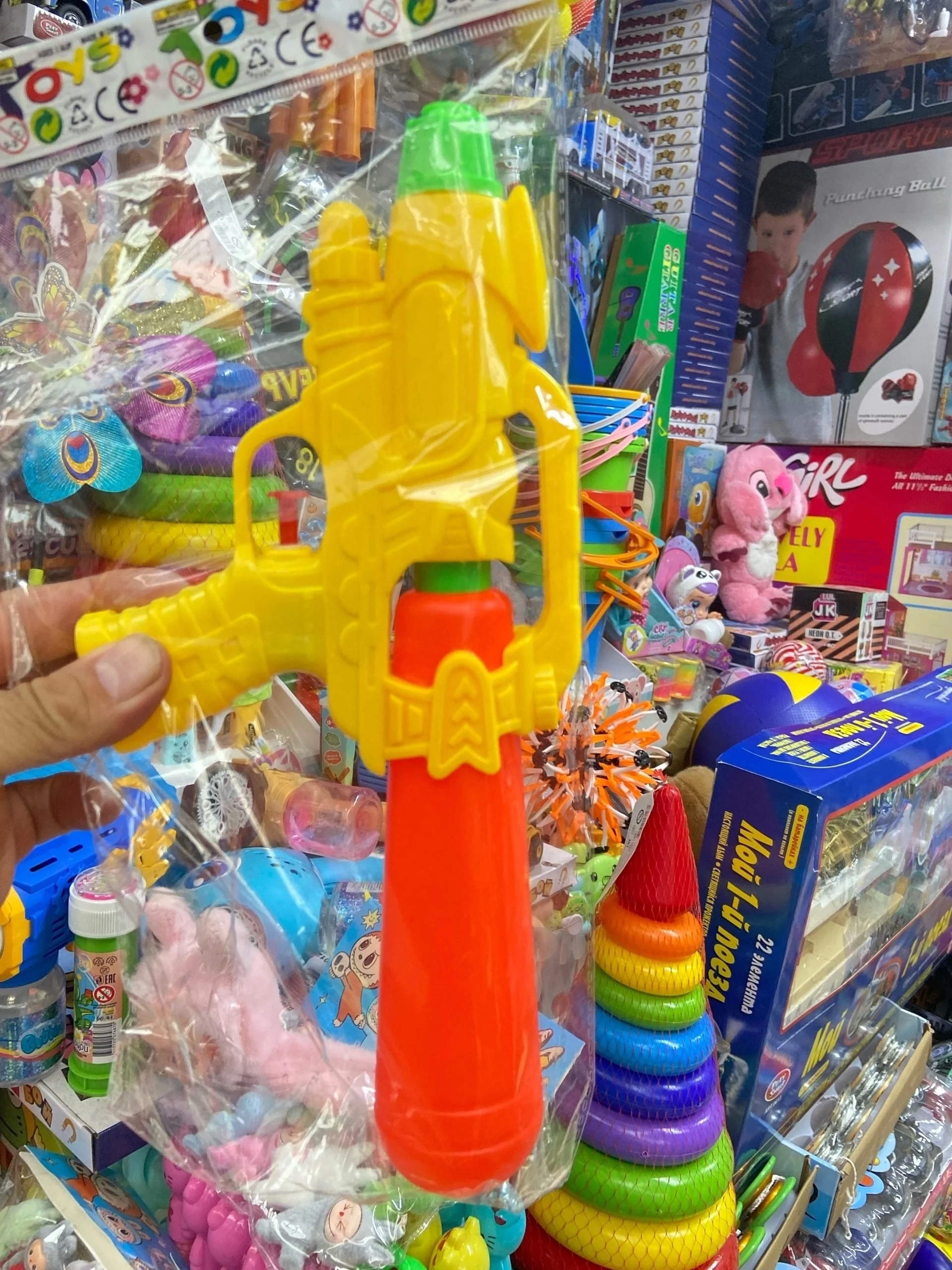 Распродажа Водные пистолет размер 30 см . Цена 150 . Цена 5 120=600 .