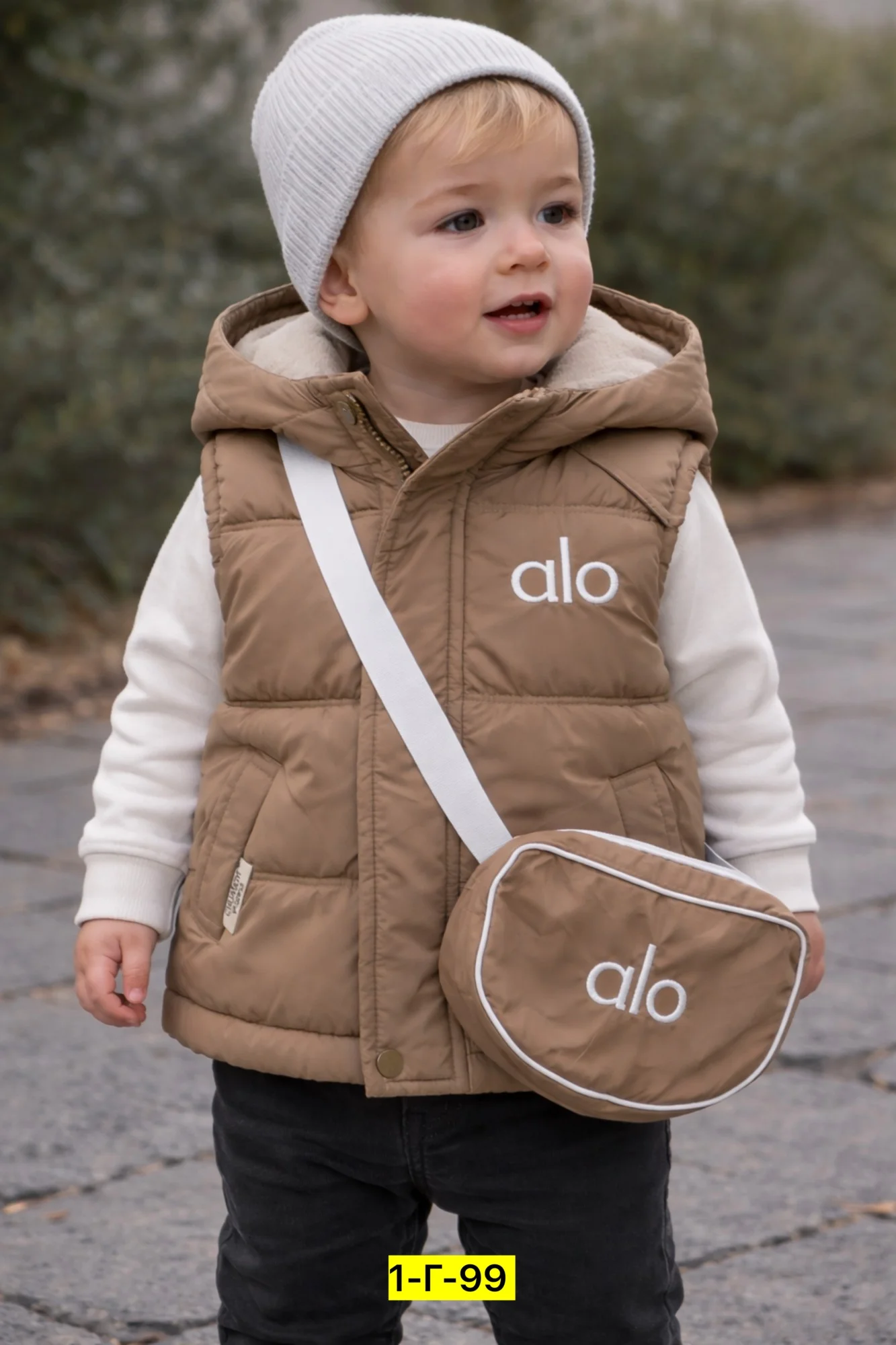 Цена штучно: 850руб Цена оптом: 850руб упак. 5шт=4250руб Жилет, синтепон Размеры 90-100 Се