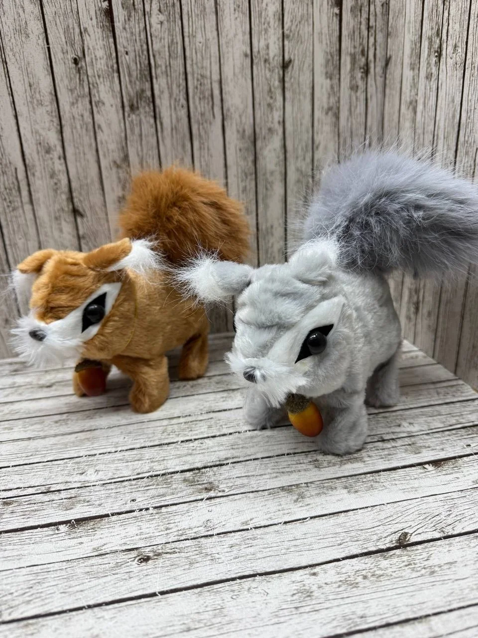 Игрушка интерактивная белка в 2 расцветках . Цена 250 . Интерактивная игрушка это забавный