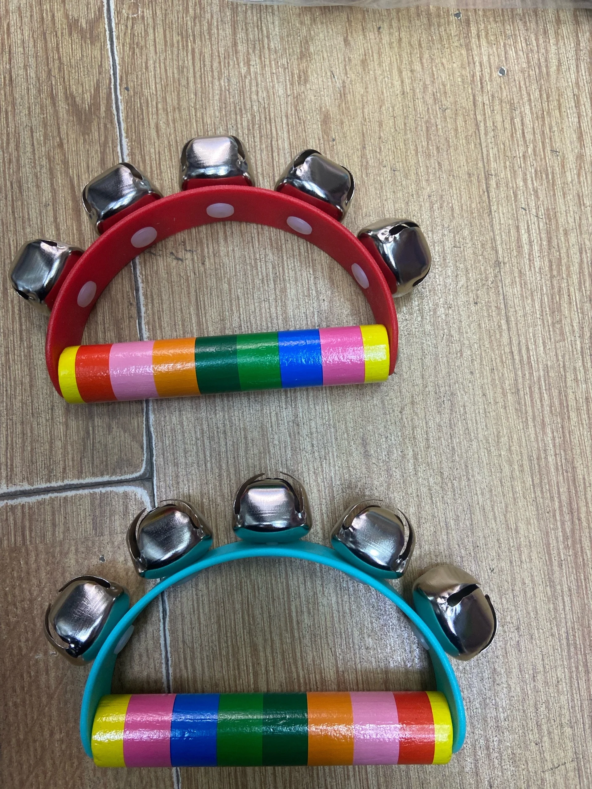 Детская игрушка - погремушка БУБЕНЦЫ с колокольчиками, цена 100 . Погремушка Бубенцы - лег