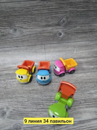 Игрушка, пластик разные цвета грузовичок Лeва Цена штучно: 100руб Цена оптом: 75руб упак.