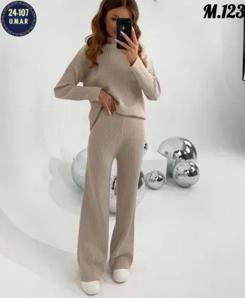 Распродажа женская двойка Цена 400 руб Распродажа. Женский костюм двойка. Размеры: 42 44 4