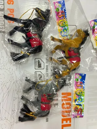 Распродажа Лошадь сивка бурка в 3 расцветках. Размер 12 см . Цена 75 .