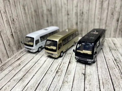 Металлические автобусы в 3 расцветках. Цена 1000 . Цена 3 900=2700 . Масштаб 1:24