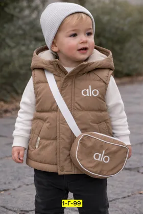 Цена штучно: 850руб Цена оптом: 850руб упак. 5шт=4250руб Жилет, синтепон Размеры 90-100 Се